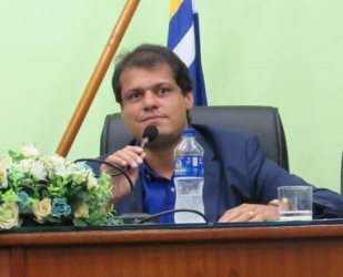 Prefeito Jauldo Neto anuncia redução de 50% no próprio salário