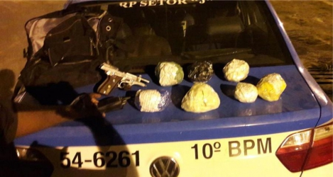 Após cerco de 15 policiais, dupla é apreendida com mais de 600 cápsulas de cocaína em Paty do Alferes, RJ