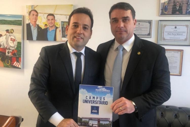 PREFEITO ANDRÉ PORTUGUÊS E SENADOR FLÁVIO BOLSONARO SE UNEM PELO CAMPUS UNIVERSITÁRIO DE MEDICINA EM MIGUEL PEREIRA