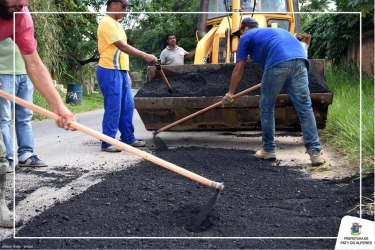 JUNINHO BERNARDES REALIZA OPERAÇÃO TAPA-BURACO NA RJ-117