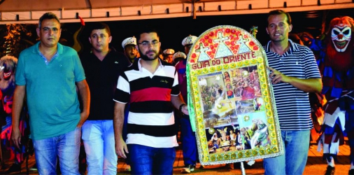 TRADIÇÃO DE FOLIA DE REIS ENCANTA PÚBLICO NO CENTRO DE PATY E AVELAR