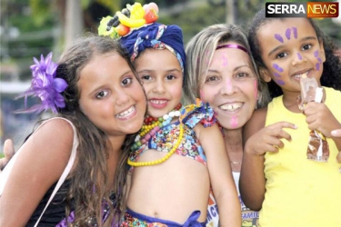 PATY DO ALFERES REAFIRMA A TRADIÇÃO DOS CARNAVAIS DA FAMÍLIA