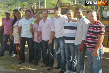 Prefeito Rachid recebe motoniveladora (patrol)