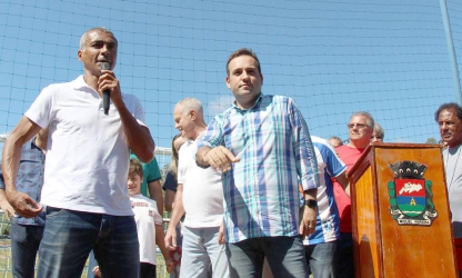 UM SÁBADO DE GLÓRIAS  NO CAMPO DO PORTELA