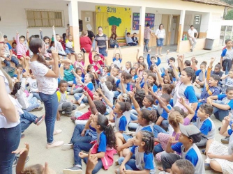 PATY DO ALFERES COMEMORA DIA DAS CRIANÇAS