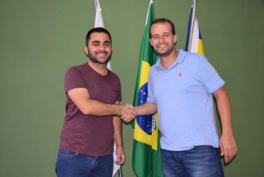 PREFEITO JUNINHO BERNARDES SAI DE FÉRIAS