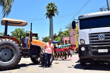 PATY CELEBRA 31 ANOS APRESENTANDO NOVA FROTA