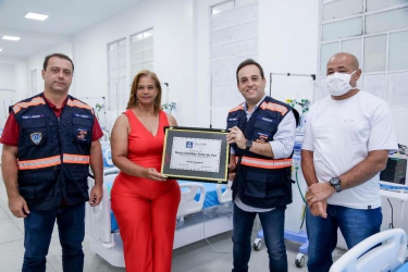 Em tempo recorde, Prefeito André Português entrega CTI no Hospital.