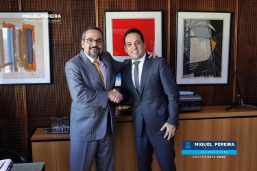 PREFEITO ANDRÉ PORTUGUÊS SE REÚNE EM BRASÍLIA COM MINISTRO DA EDUCAÇÃO 