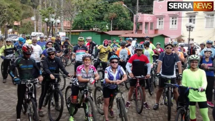 UM DOMINGO SOBRE DUAS RODAS