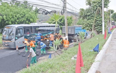 Prefeito Juninho Bernardes asfalta entrada de Avelar