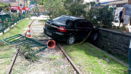 ACIDENTE NO CENTRO DE MIGUEL PEREIRA