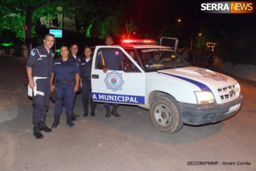 Guarda Municipal bota o bloco na rua 