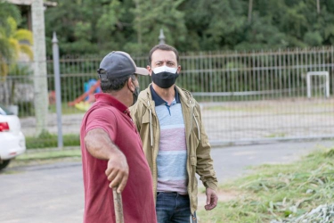 Pedro Paulo Quinzinho, vice-prefeito e Secretário de Obras, acompanha limpeza e manutenção de córregos em Miguel Pereira