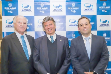 Prefeito André Português é empossado Presidente da AEMERJ 