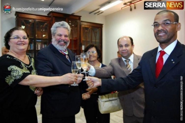 Prefeito de Miguel Pereira recebe Comenda do TRT