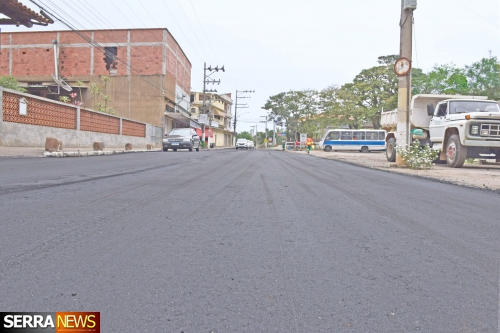 Prefeito Juninho Bernardes asfalta entrada de Avelar