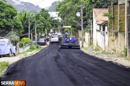 Prefeito Juninho asfalta Rua dos Paraíbas com recursos municipais